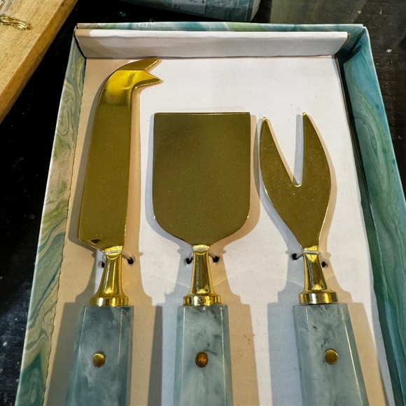 Set of 3 Aqua Swirl Handle Cheese Knives Set - Picture 4 of 4